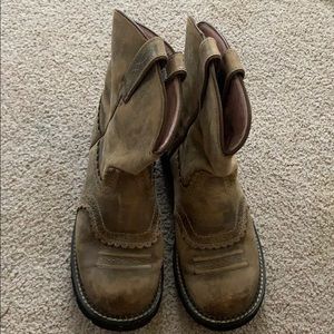 Round toe ariat boots